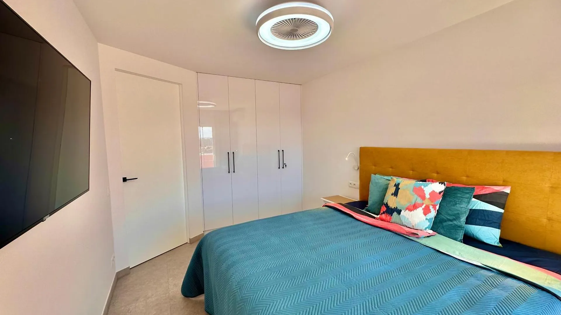 Sunset Apartment 6 & Heated Pool Los Cristianos  Espanha