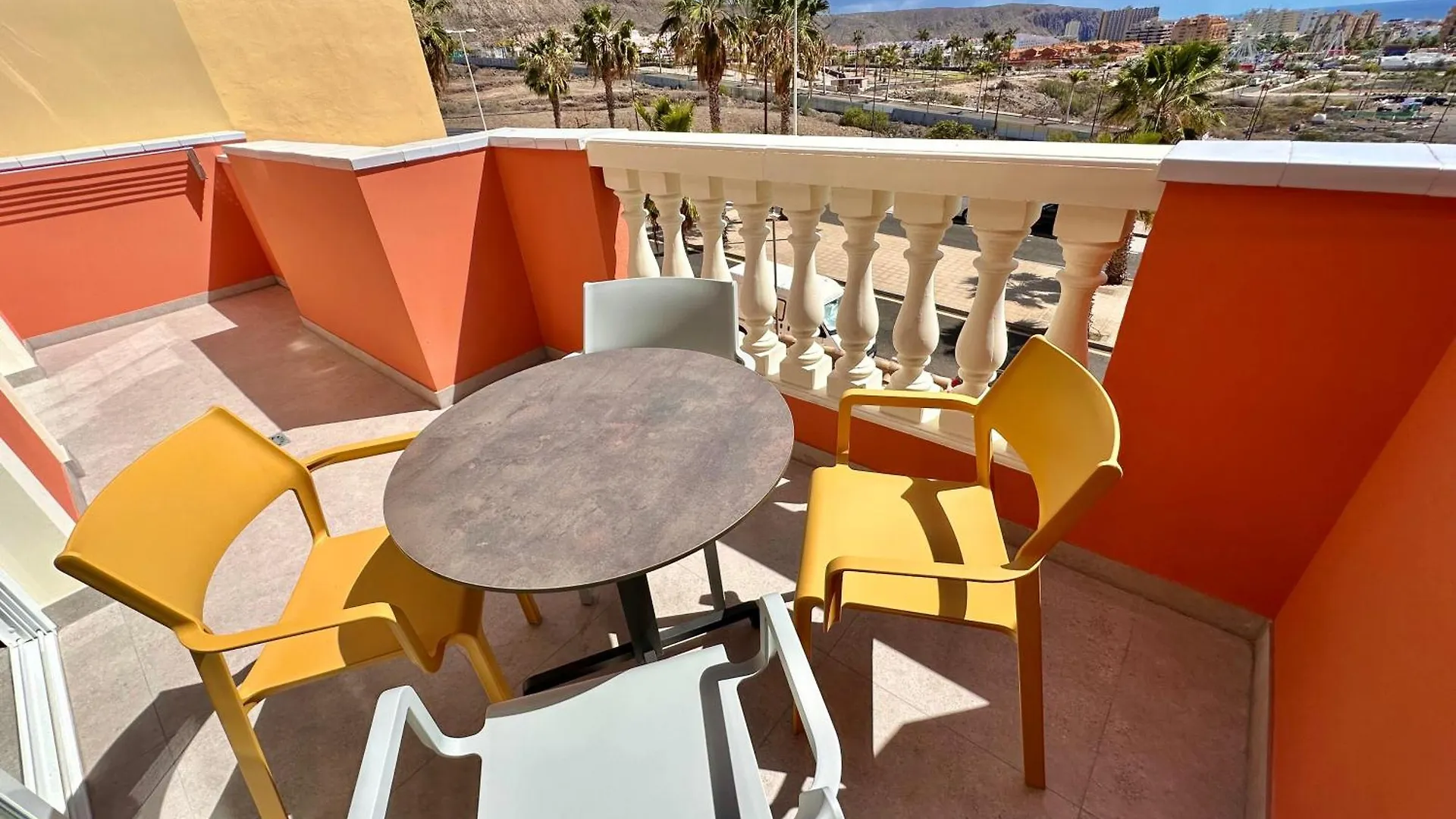 Sunset Apartment 6 & Heated Pool Los Cristianos   Los Cristianos (Tenerife)